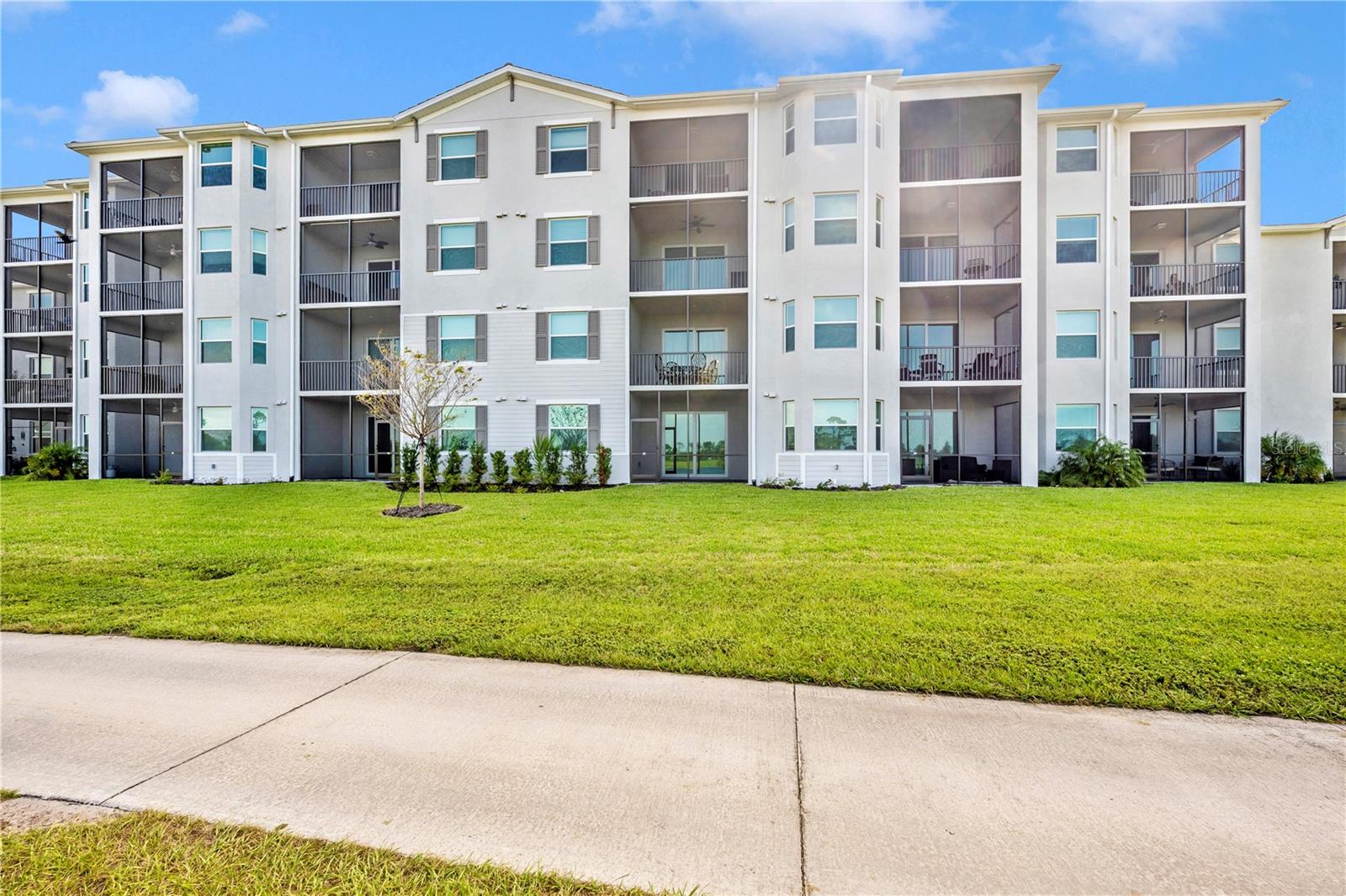 WELLEN PARK GOLF & COUNTRY CLUB - Residential Lease