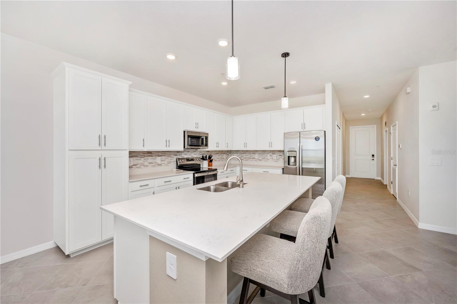 WELLEN PARK GOLF & COUNTRY CLUB - Residential Lease
