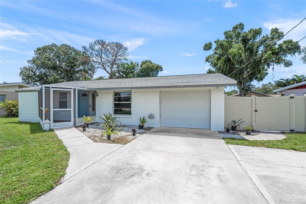 Photo of 4018 Dyer Lane, Sarasota, FL 34232 (MLS # N6145561)