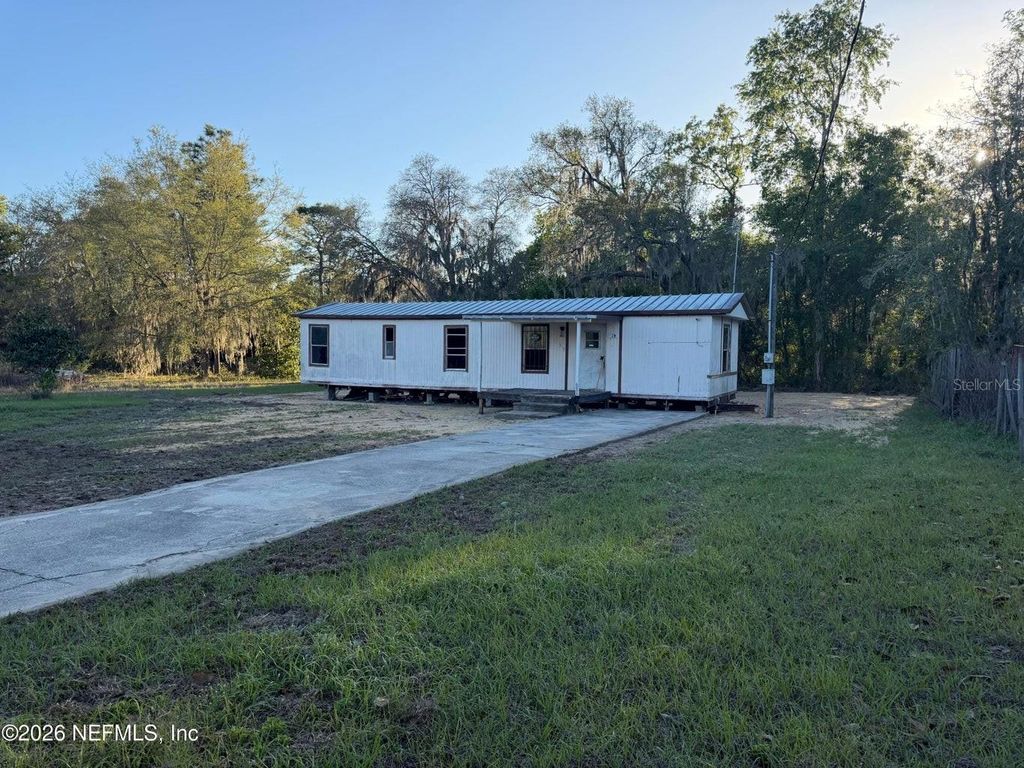 Photo of 235 Oakcrest Drive, Interlachen, FL 32148 (MLS # S5147685)