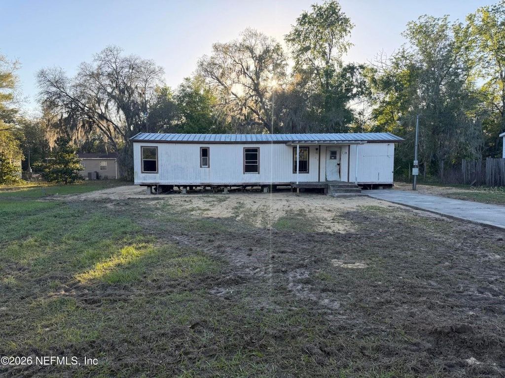 Photo of 235 Oakcrest Drive, Interlachen, FL 32148 (MLS # S5147685)