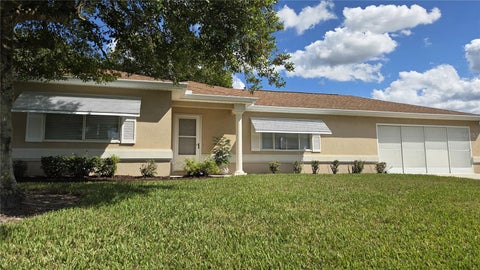 Photo of 13885 SW 112th Circle, Dunnellon, FL 34432 (MLS # OM733957)