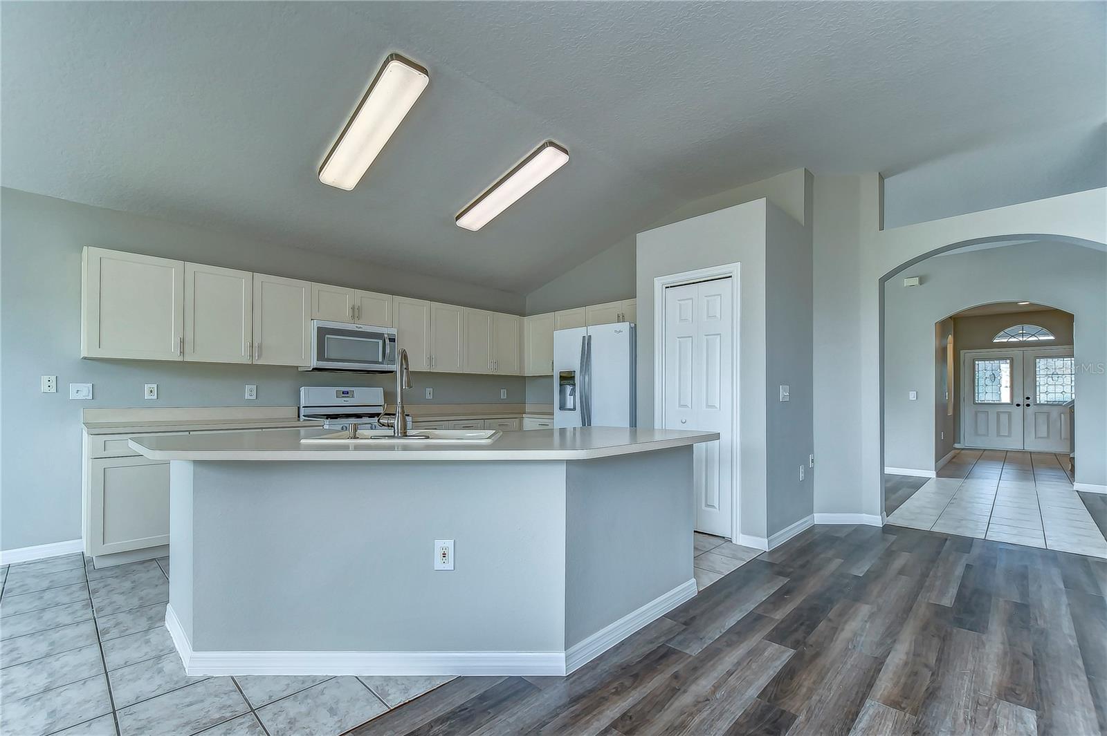 MEADOW POINTE PRCL 15 UNIT 02 REP - Residential Lease