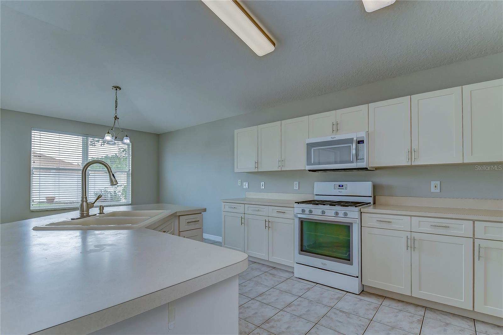 MEADOW POINTE PRCL 15 UNIT 02 REP - Residential Lease