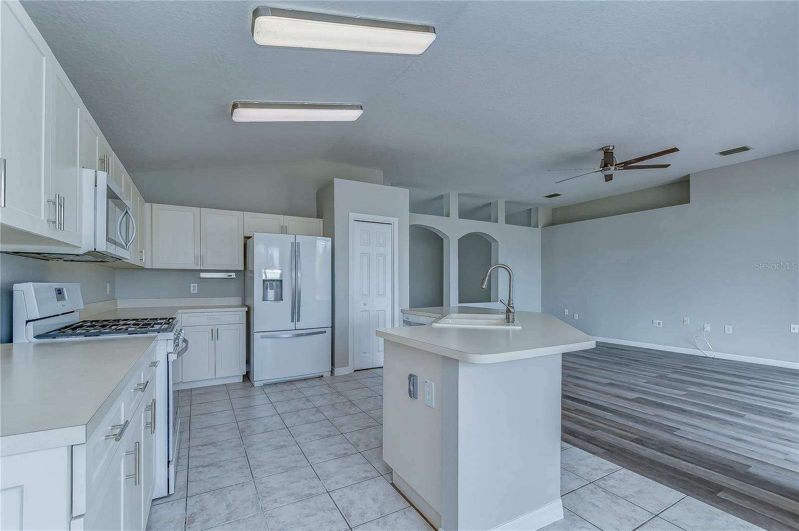 MEADOW POINTE PRCL 15 UNIT 02 REP - Residential Lease