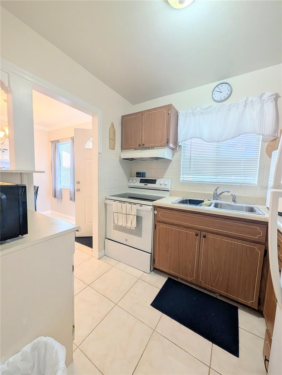 BAYSHORE II SEC 14 - Residential Lease