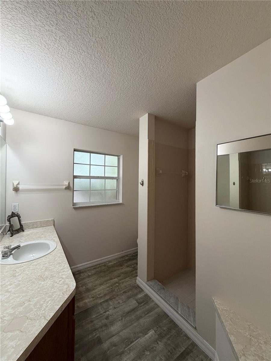 RAINBOW SPGS 05 REP - Residential Lease