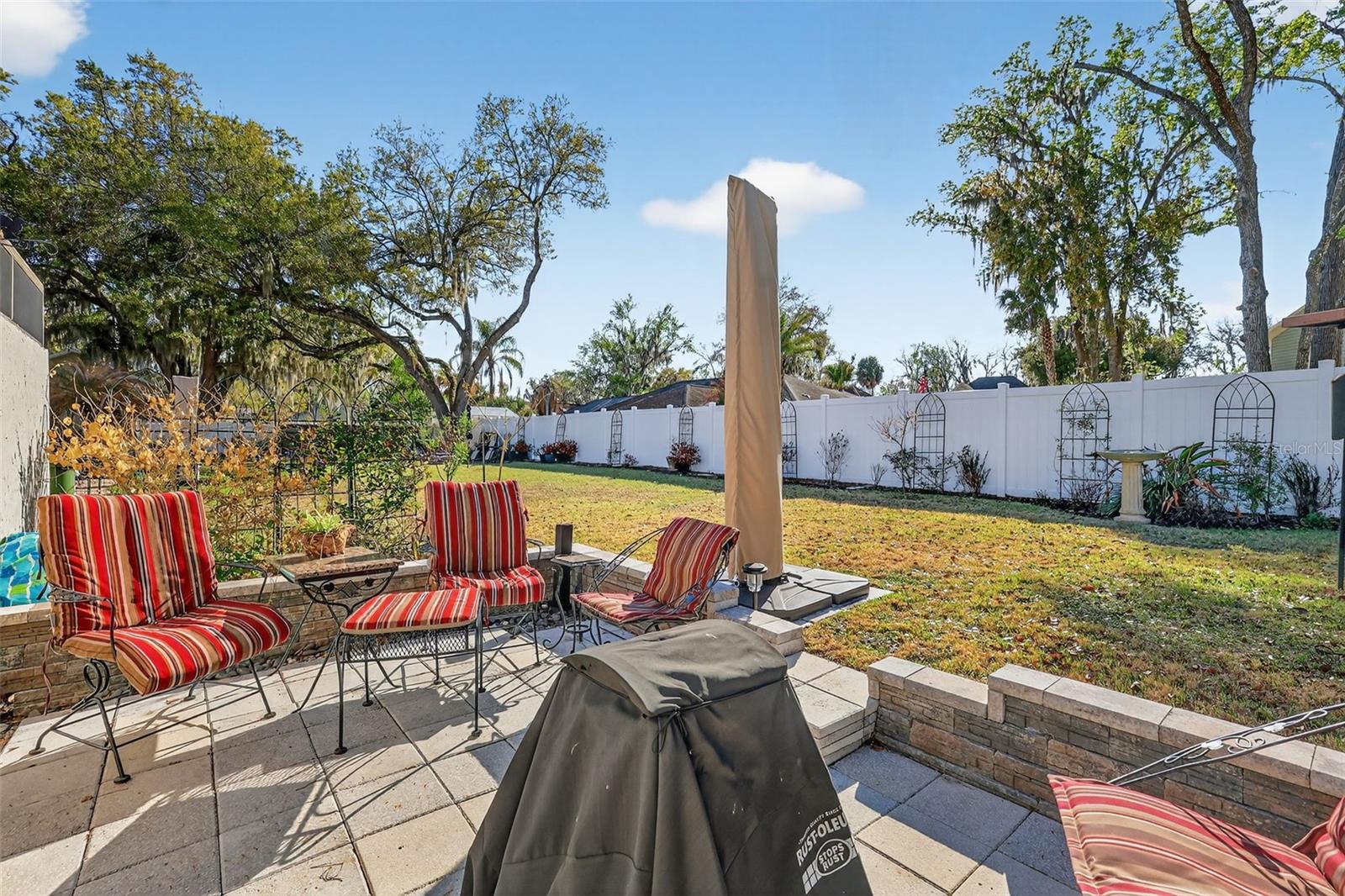 LEESBURG OAKS LEESBURG CONDO PH 01 - Residential