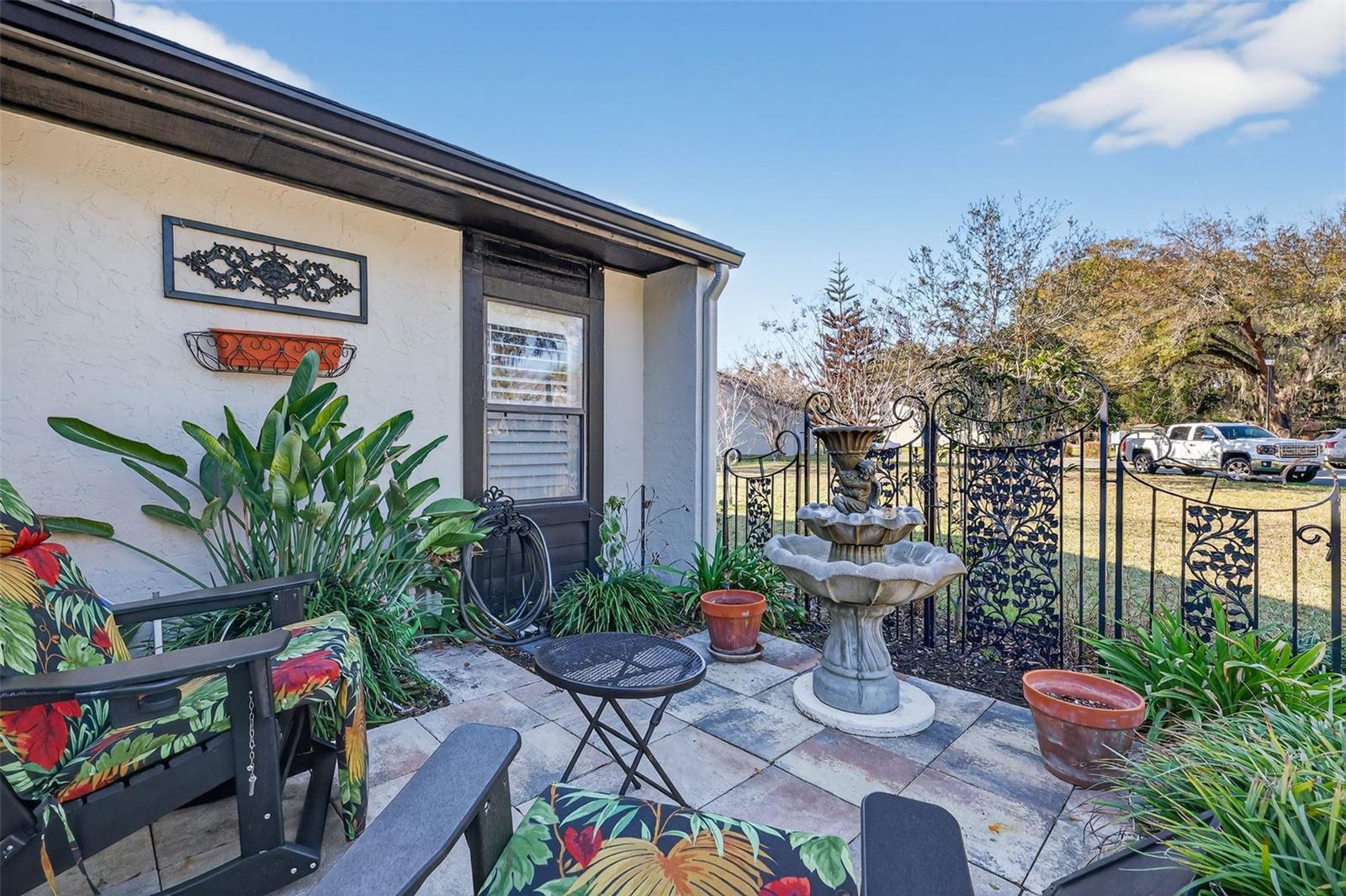 LEESBURG OAKS LEESBURG CONDO PH 01 - Residential