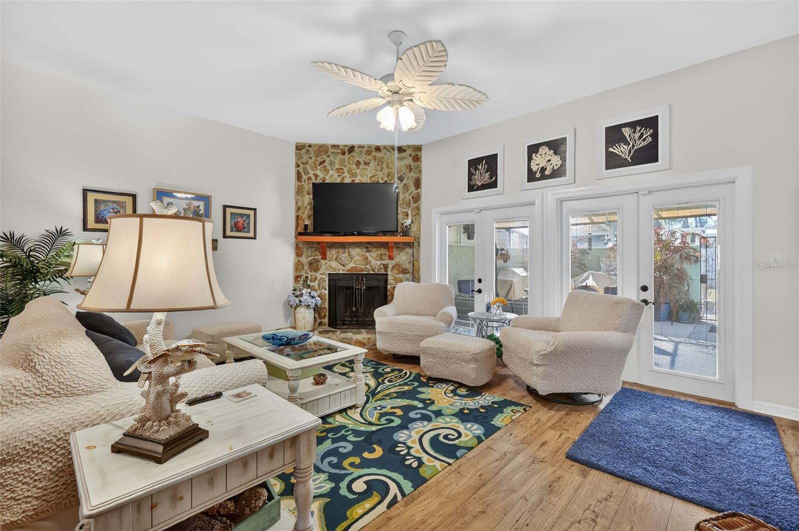 LEESBURG OAKS LEESBURG CONDO PH 01 - Residential