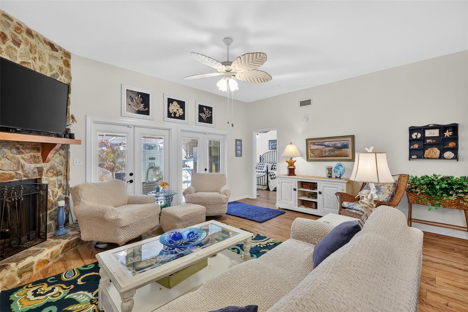 LEESBURG OAKS LEESBURG CONDO PH 01 - Residential