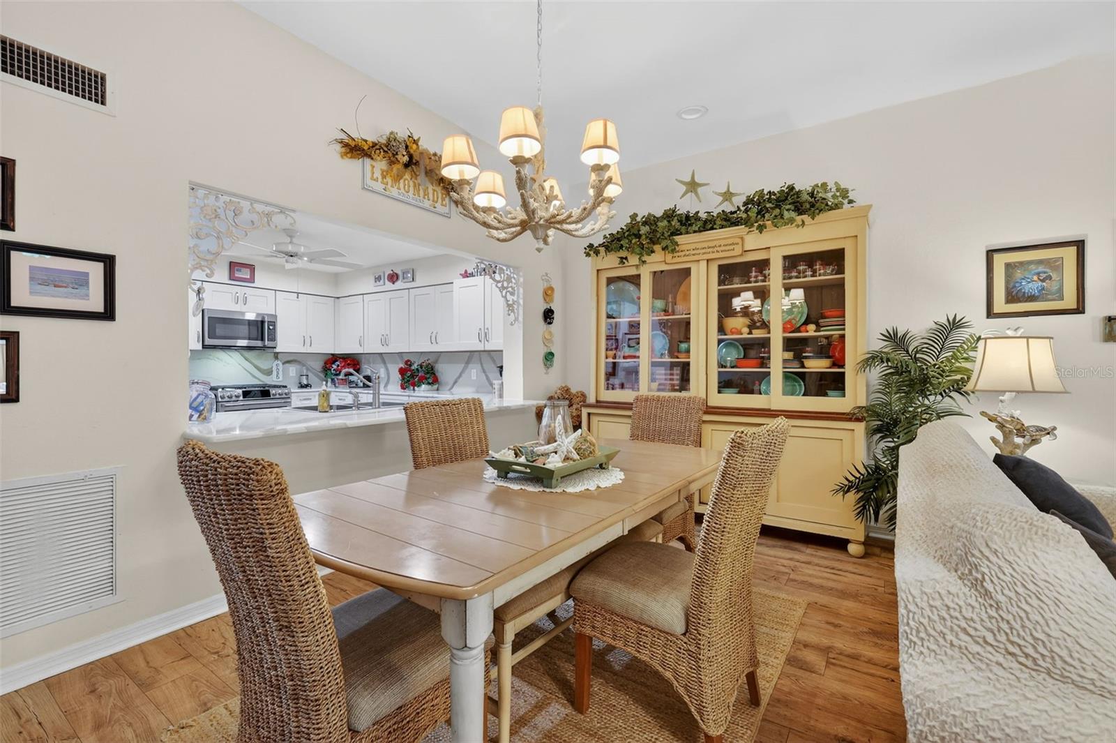 LEESBURG OAKS LEESBURG CONDO PH 01 - Residential