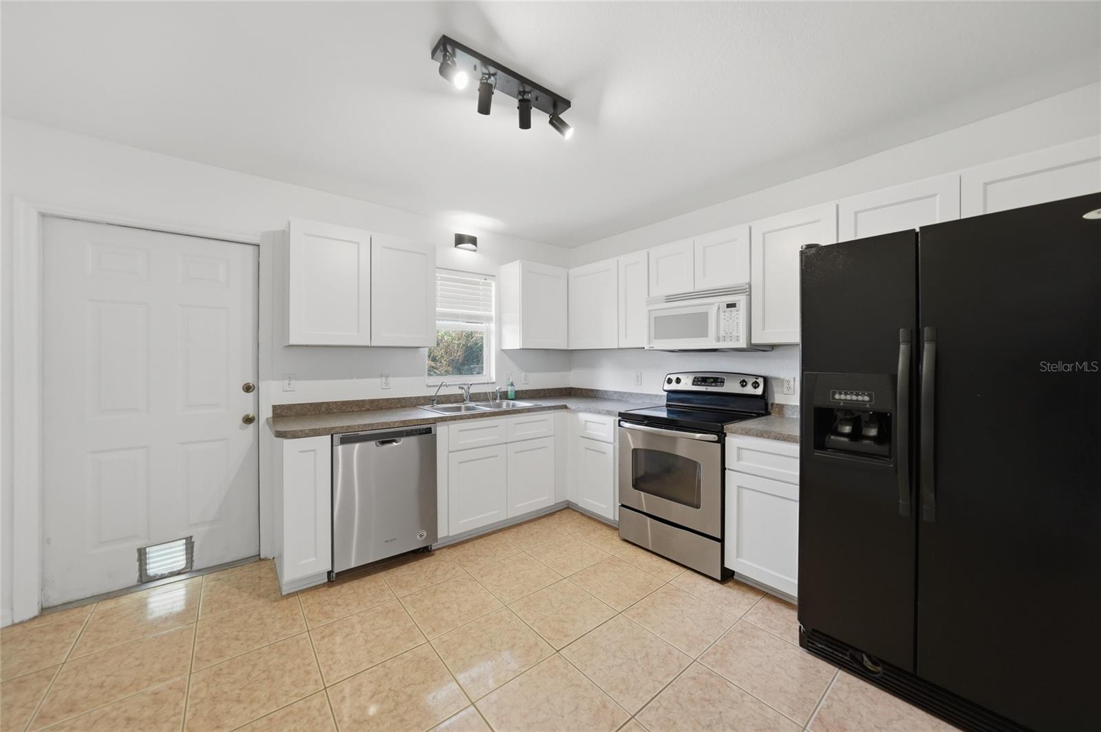 TEE & GREEN ESTATES - Residential