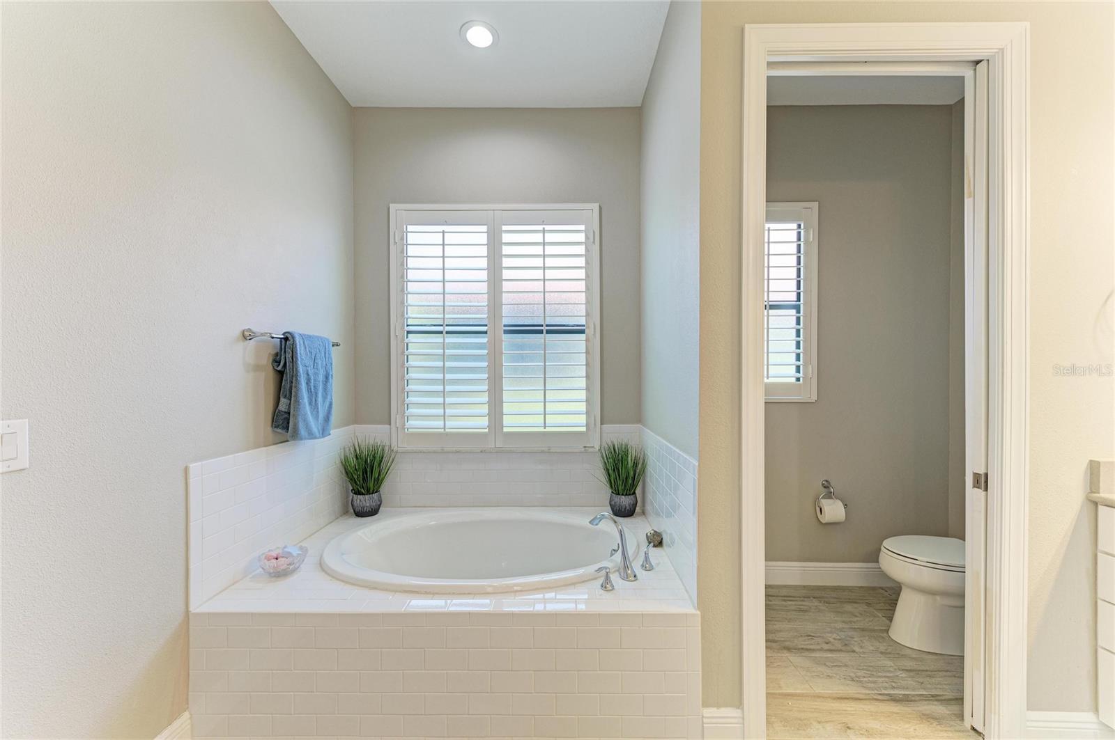 SARASOTA NATIONAL - Residential