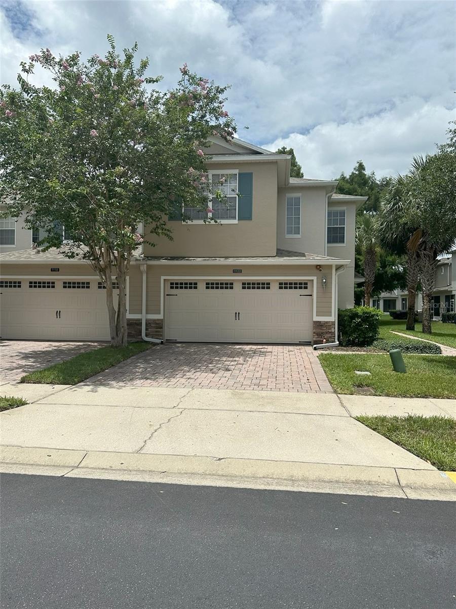 1122 PRIORY CIRCLE