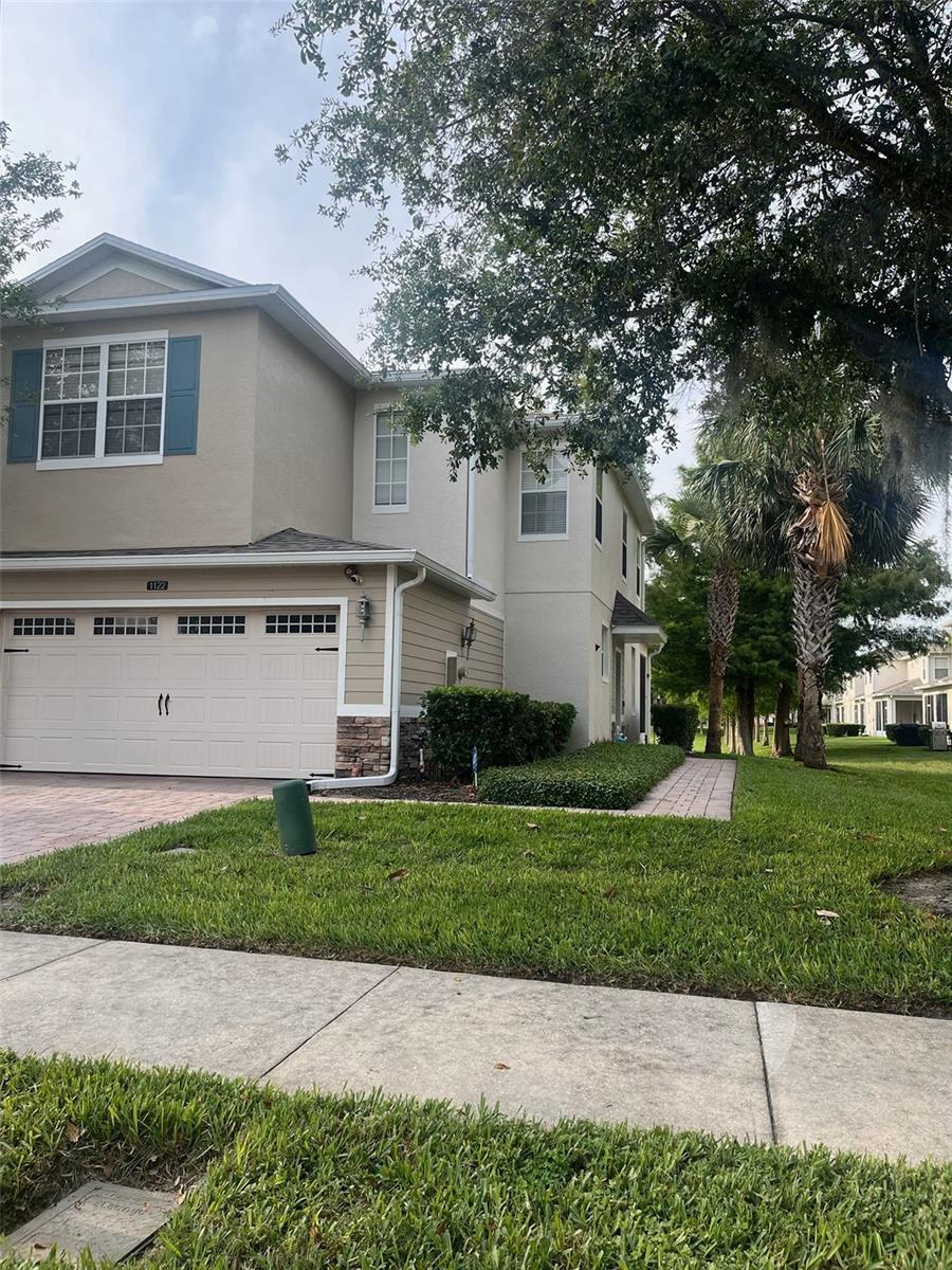 1122 PRIORY CIRCLE