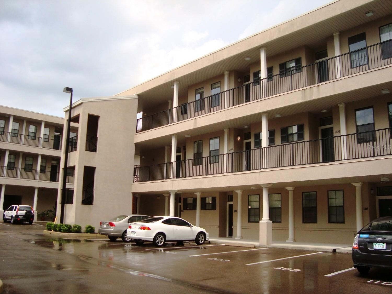 LOFTS AT WEST UNIVERSITY - Residential