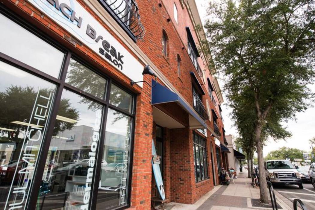 LOFTS AT WEST UNIVERSITY - Residential