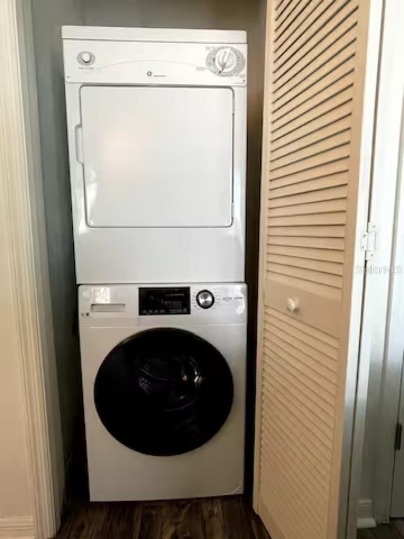 LOFTS AT WEST UNIVERSITY - Residential