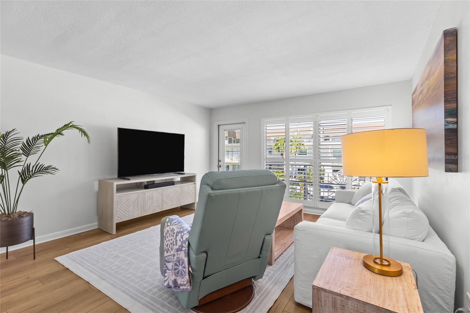 521 W VENICE AVENUE 16