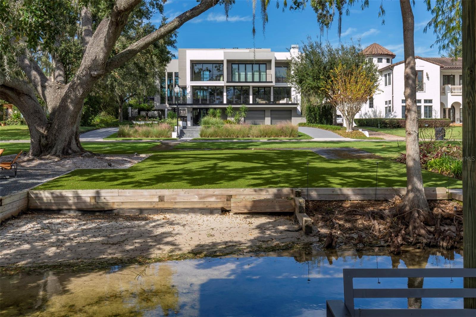 BEVERLY SHORES - Residential Lease