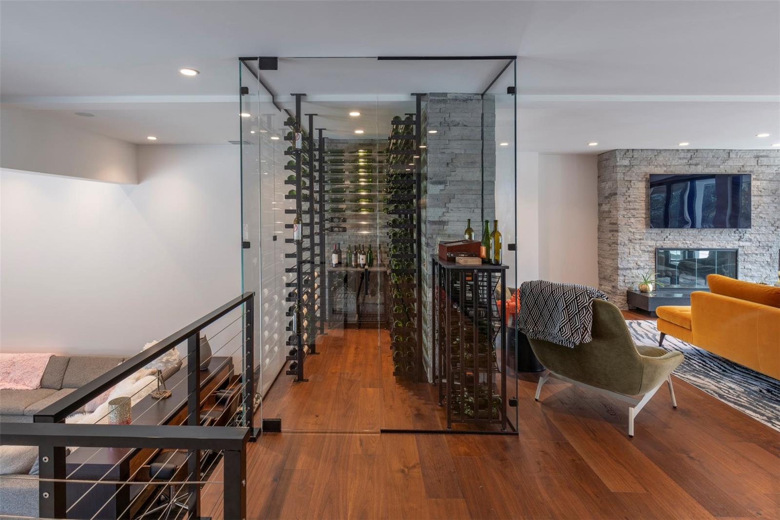 BEVERLY SHORES - Residential Lease