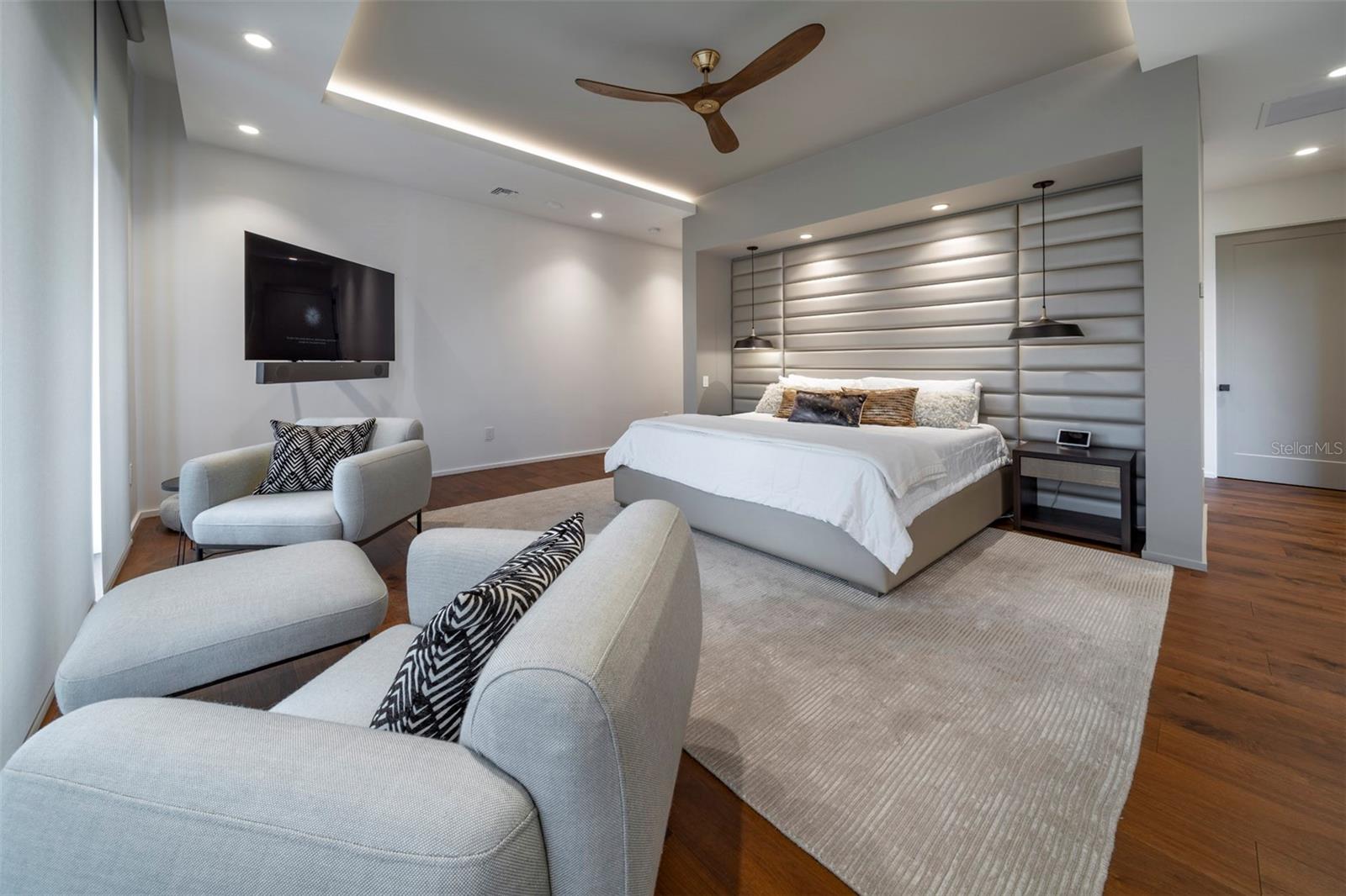 BEVERLY SHORES - Residential Lease