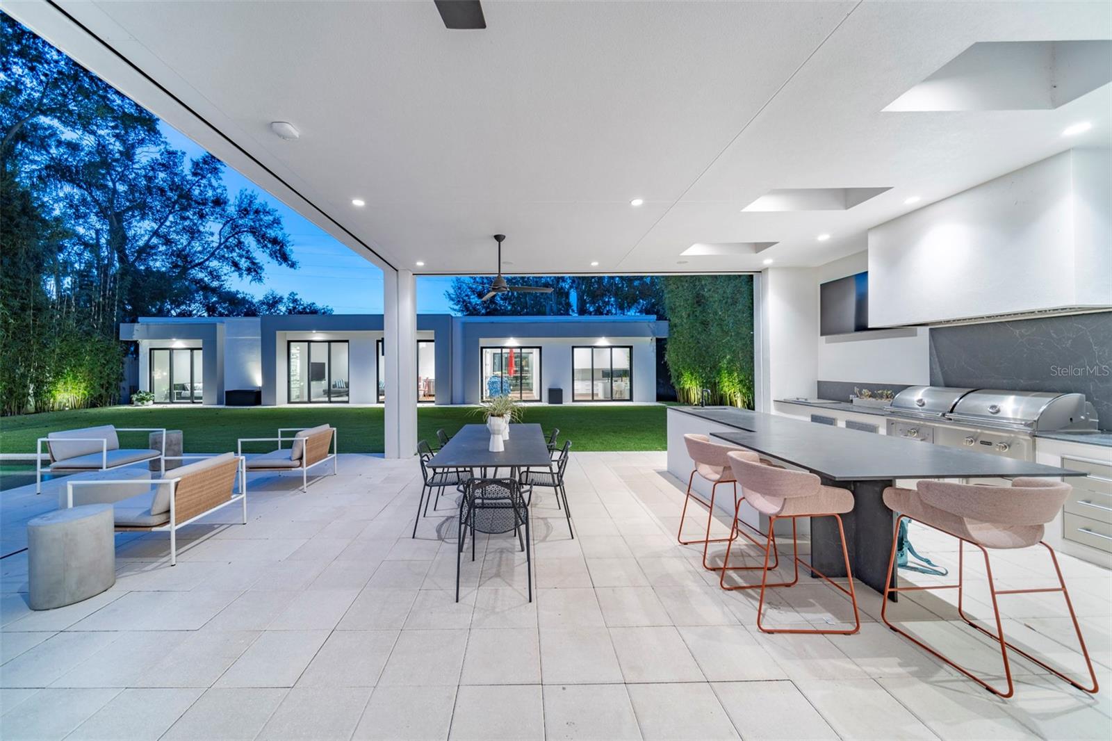 BEVERLY SHORES - Residential Lease