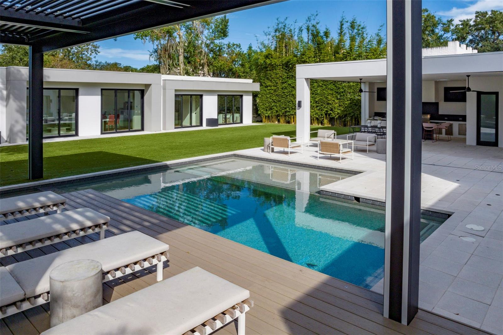 BEVERLY SHORES - Residential Lease