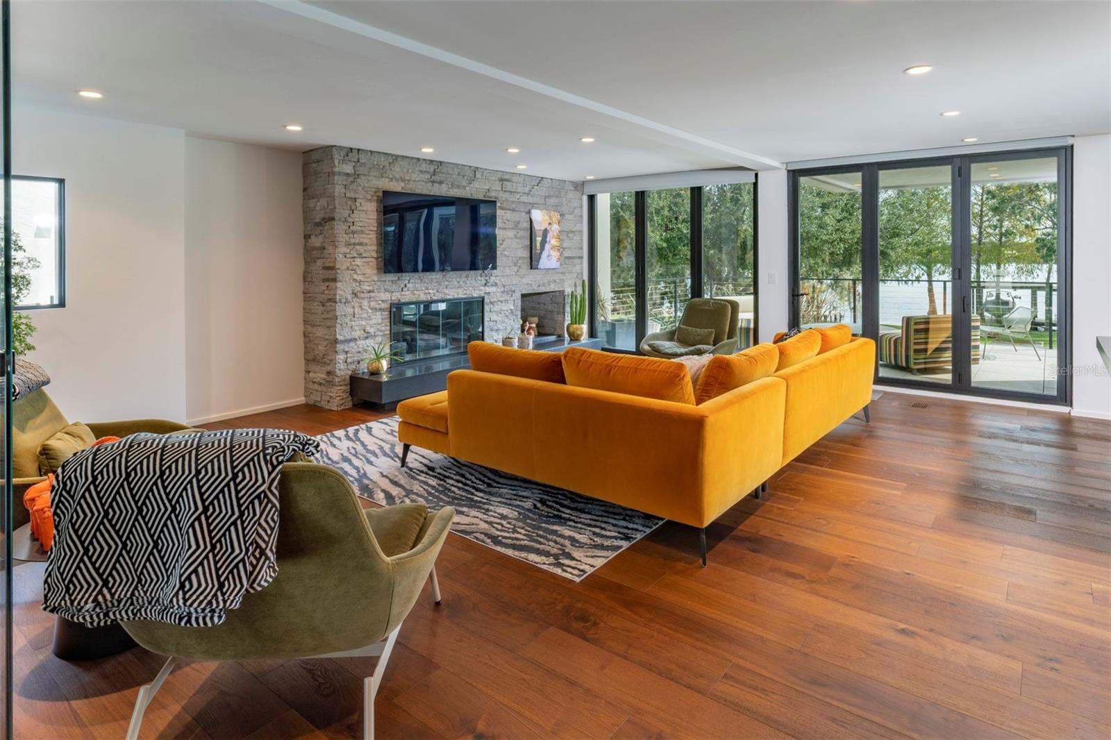 BEVERLY SHORES - Residential Lease