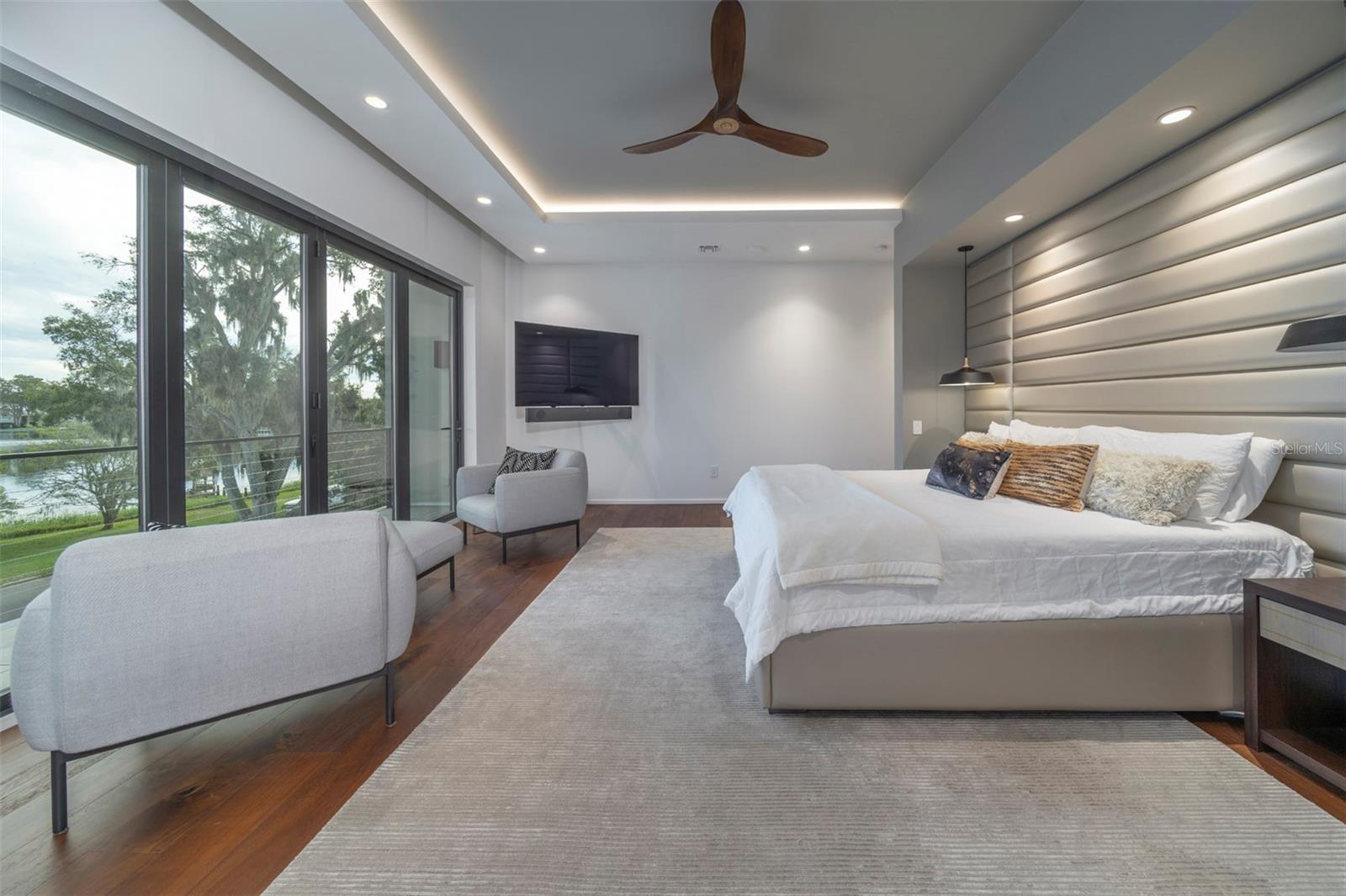 BEVERLY SHORES - Residential Lease