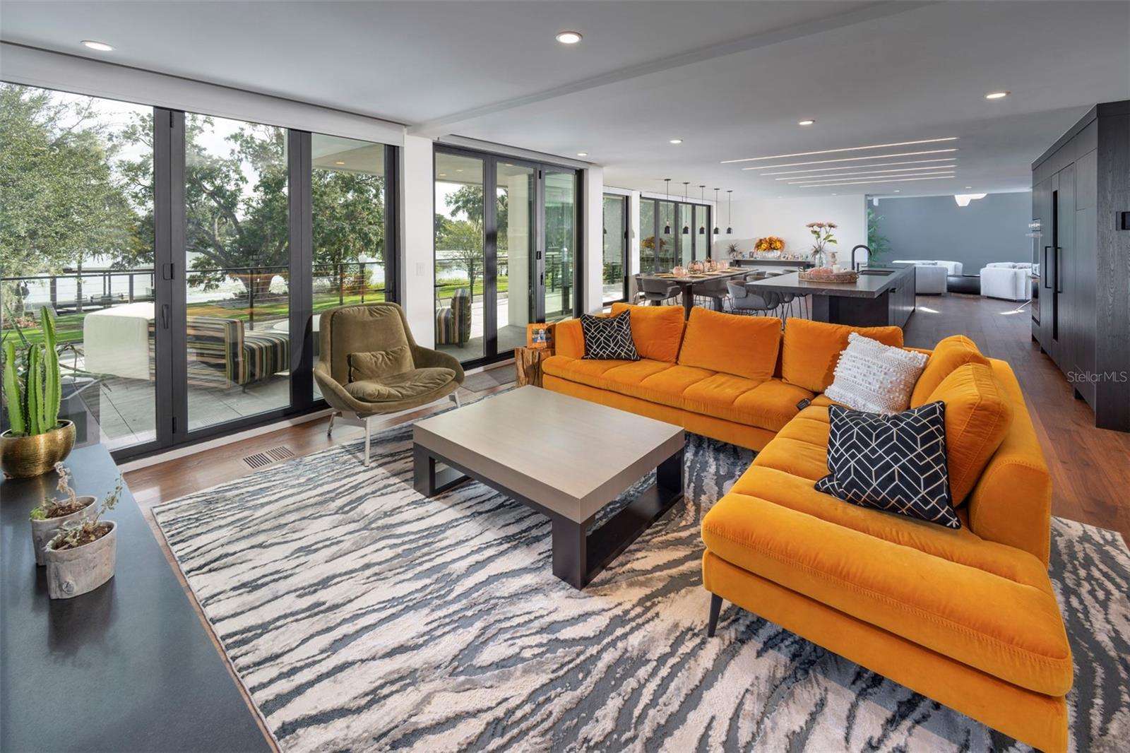 BEVERLY SHORES - Residential Lease