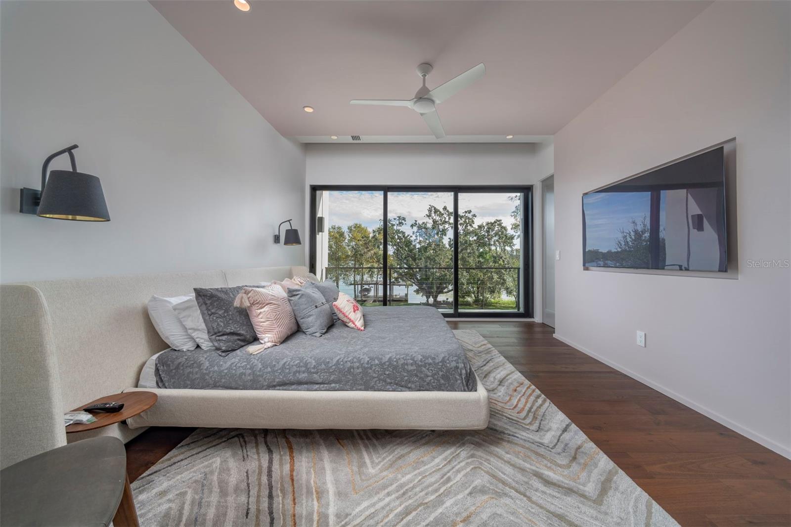 BEVERLY SHORES - Residential Lease