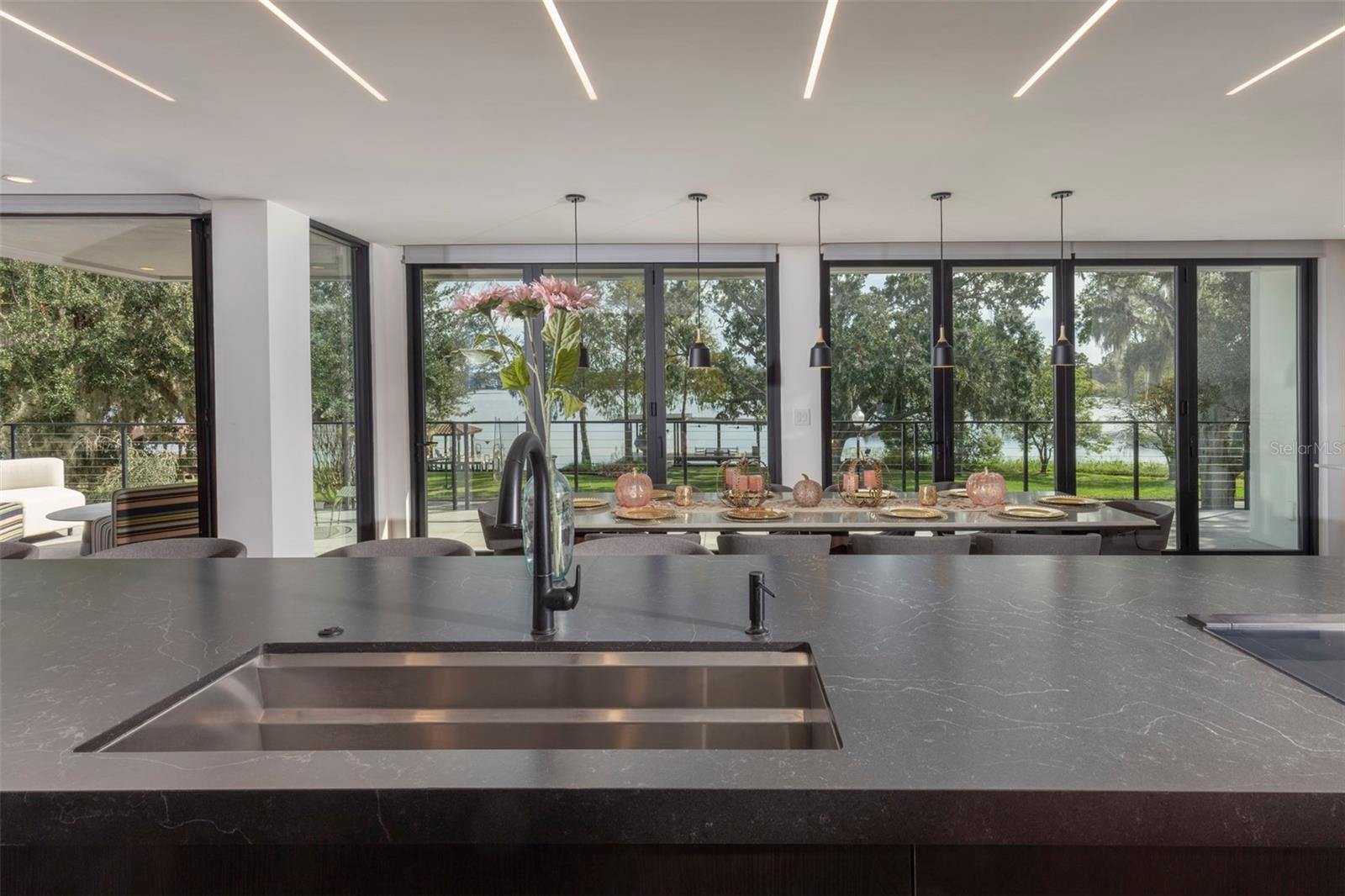 BEVERLY SHORES - Residential Lease