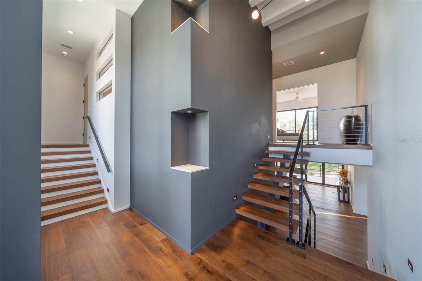 BEVERLY SHORES - Residential Lease