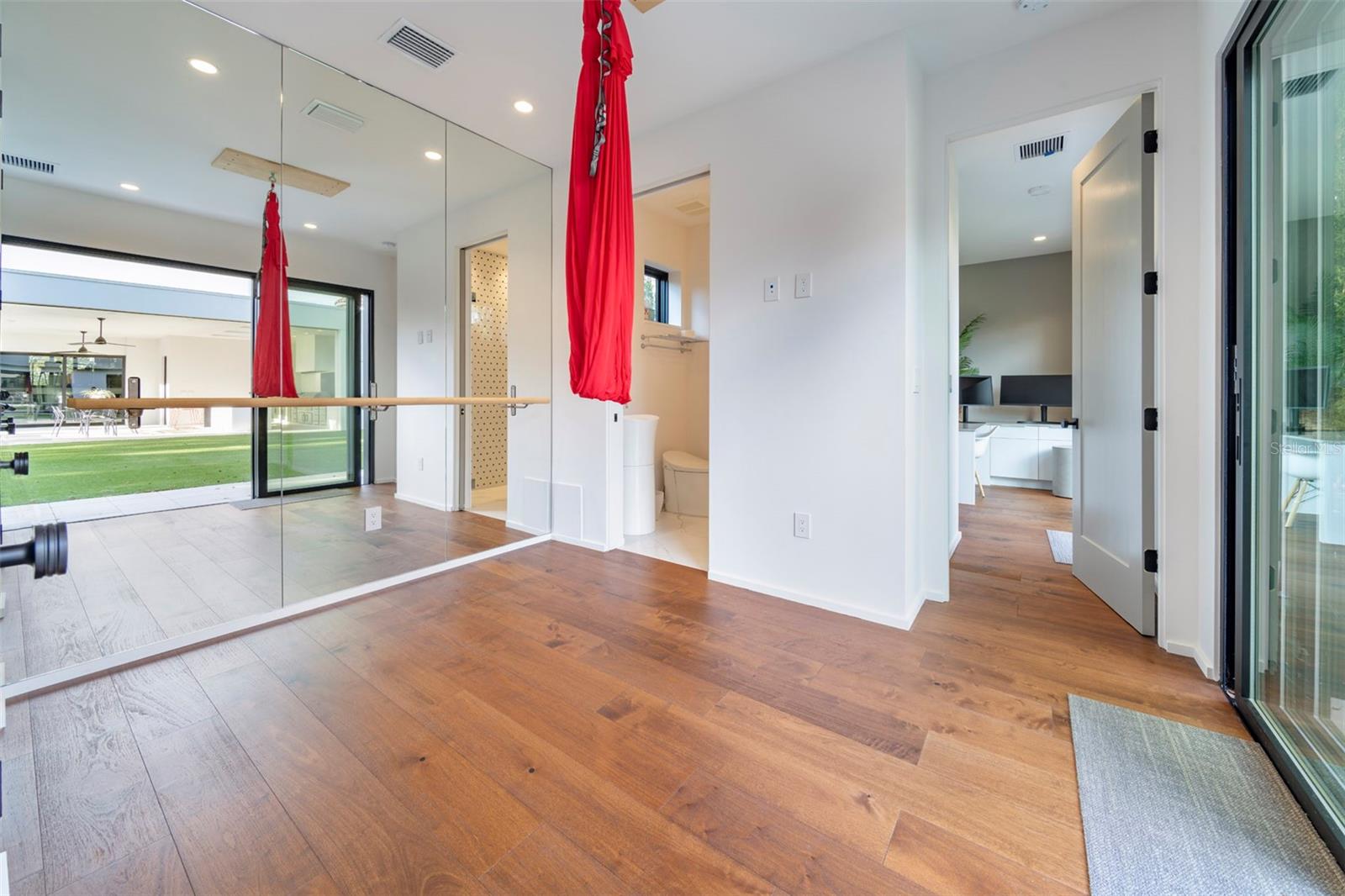 BEVERLY SHORES - Residential Lease