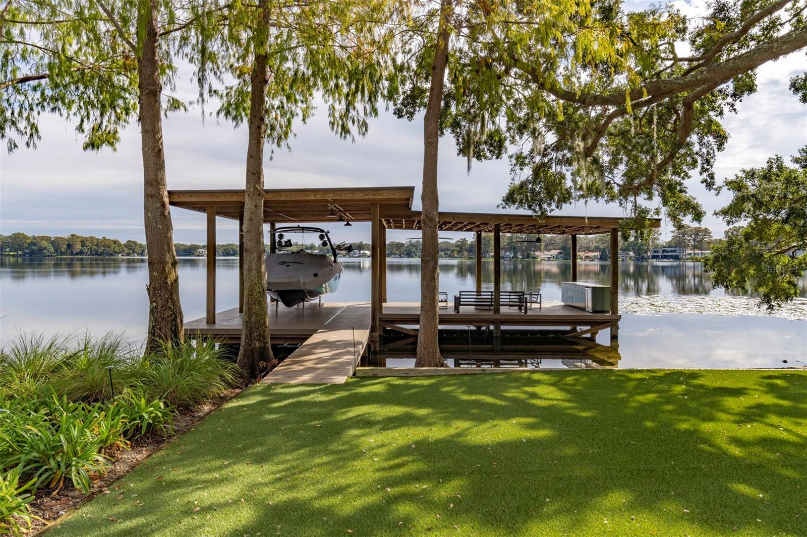 BEVERLY SHORES - Residential Lease