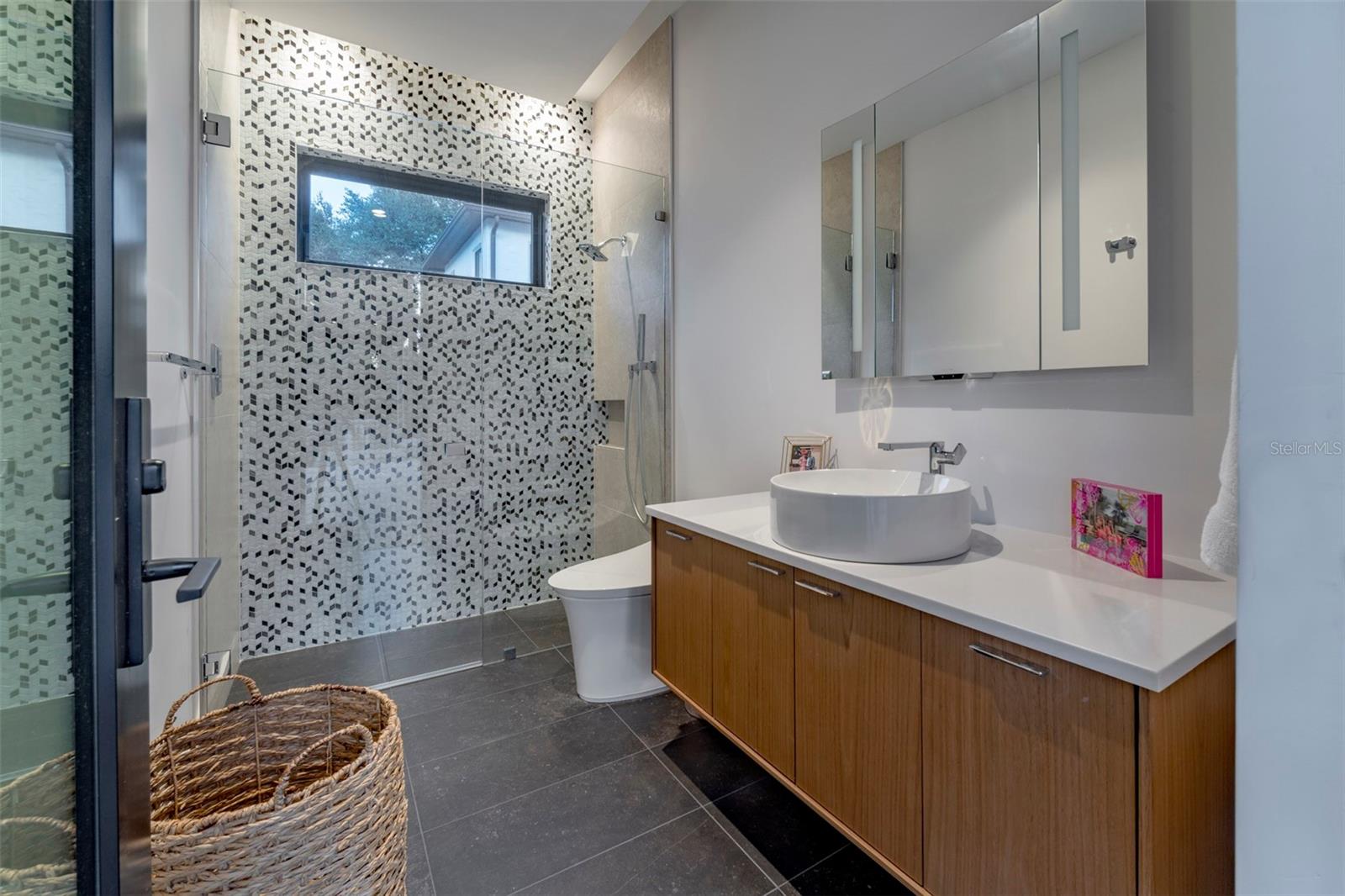 BEVERLY SHORES - Residential Lease