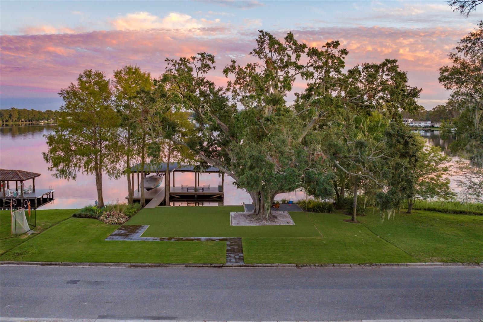 BEVERLY SHORES - Residential Lease