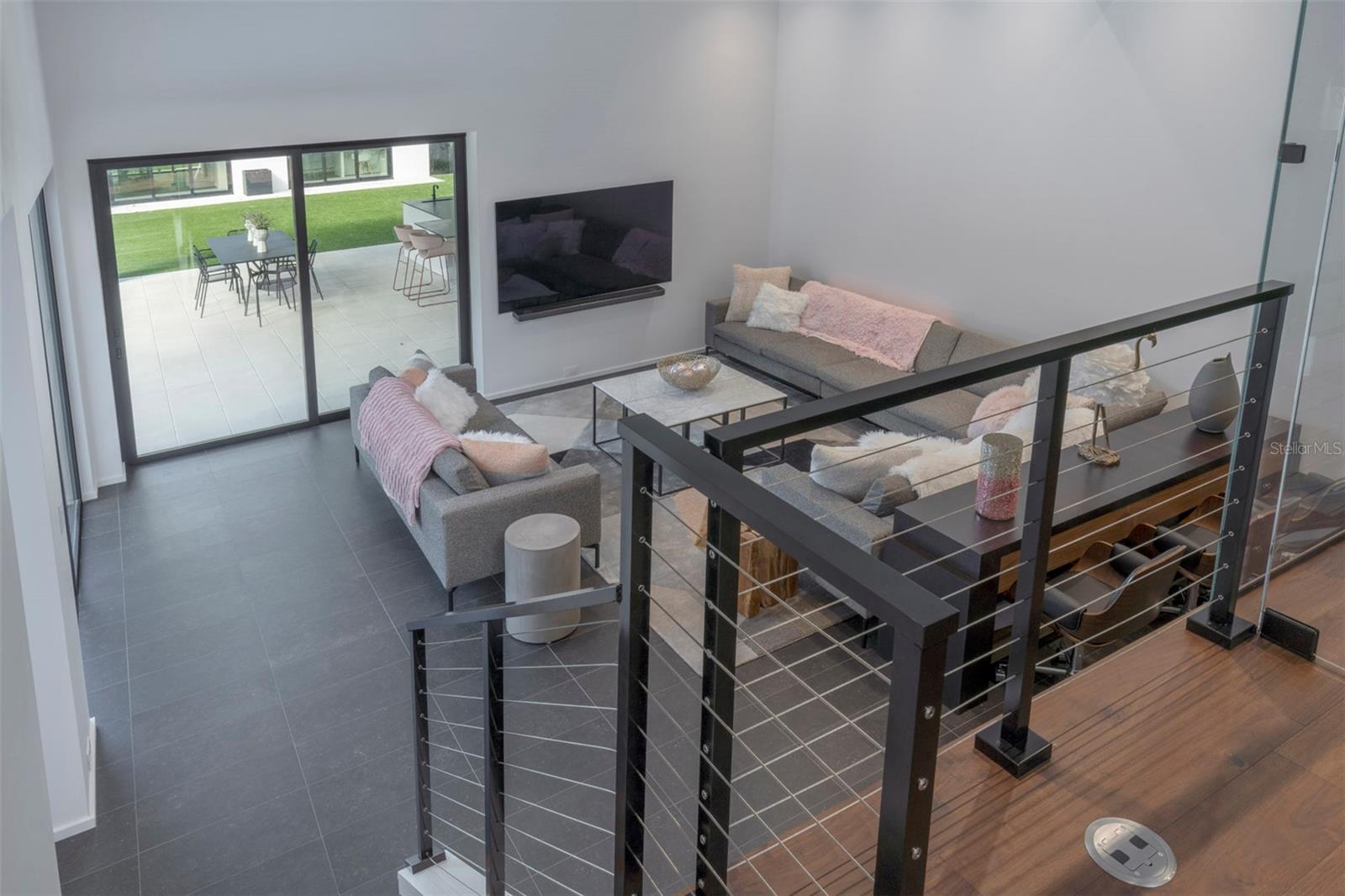 BEVERLY SHORES - Residential Lease