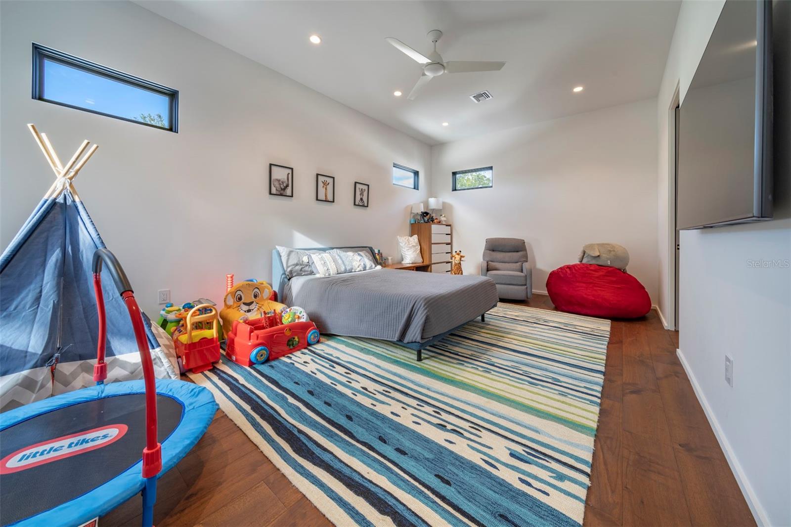 BEVERLY SHORES - Residential Lease