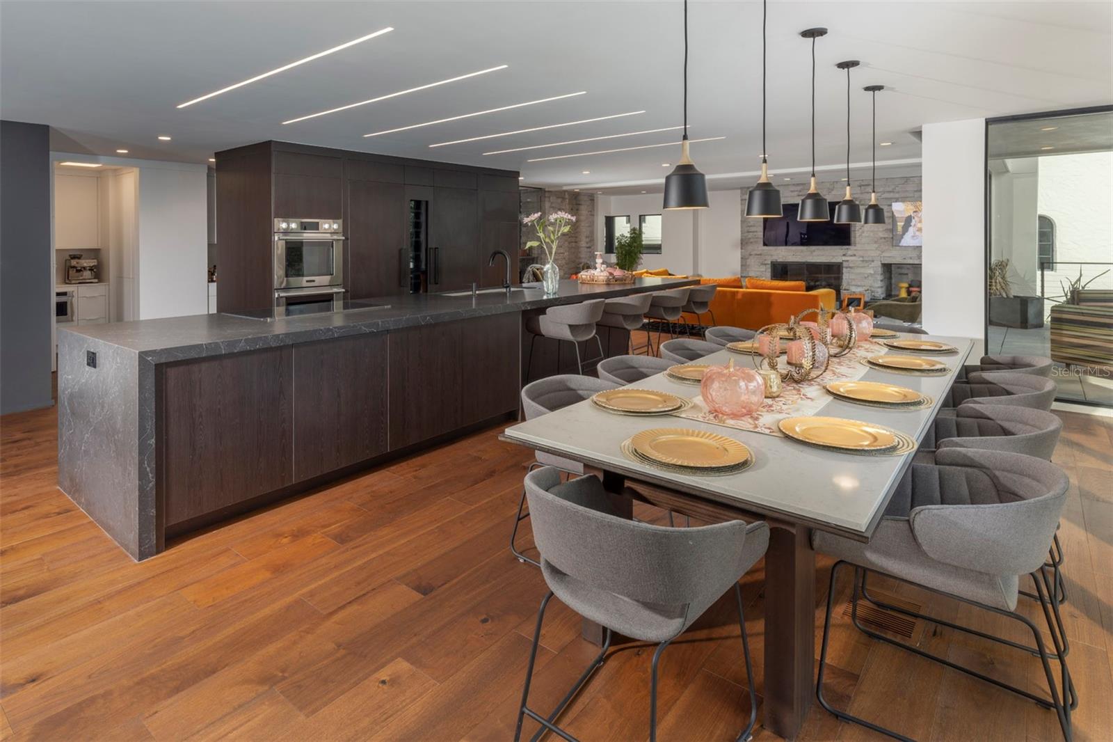 BEVERLY SHORES - Residential Lease