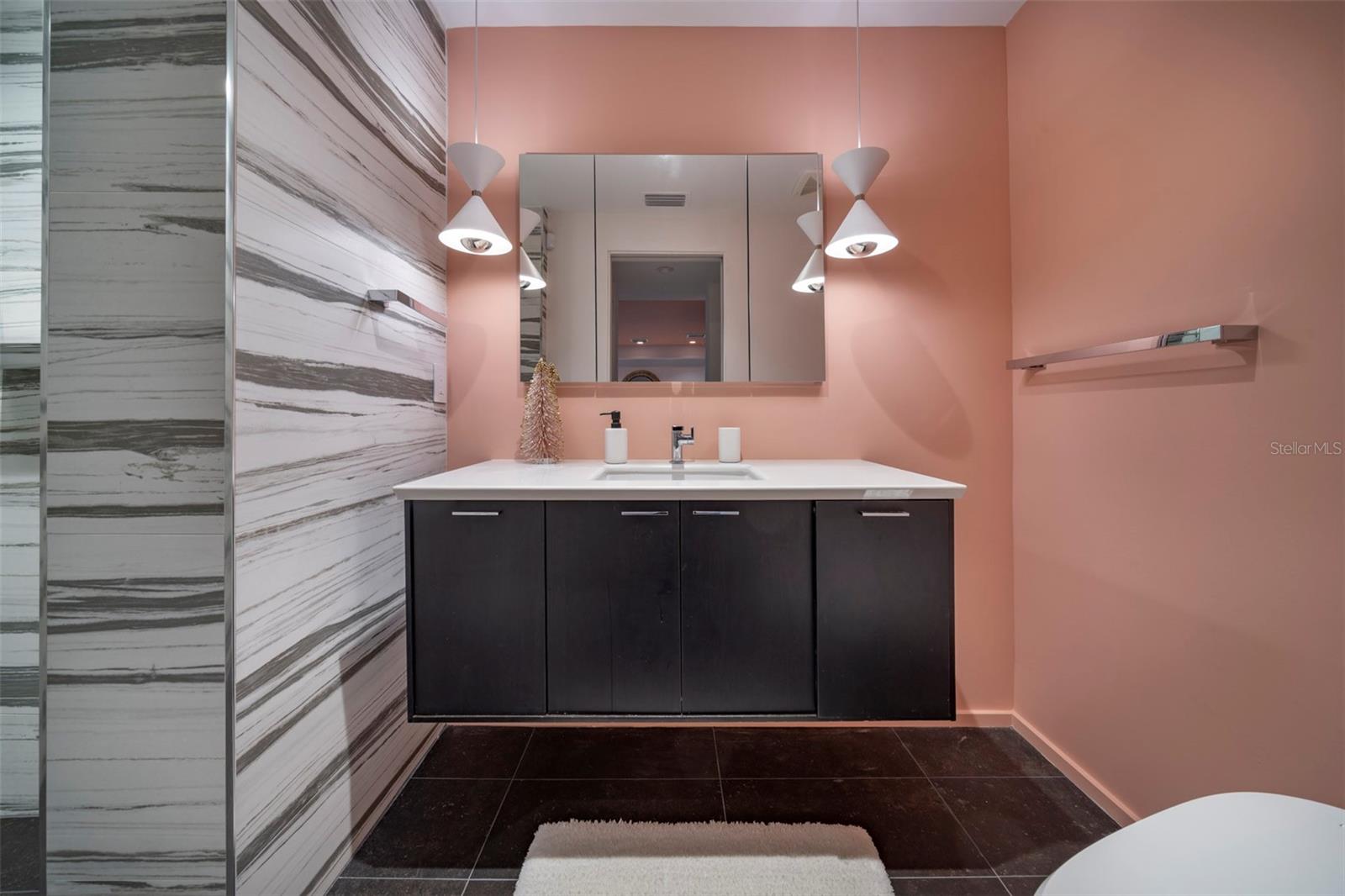 BEVERLY SHORES - Residential Lease