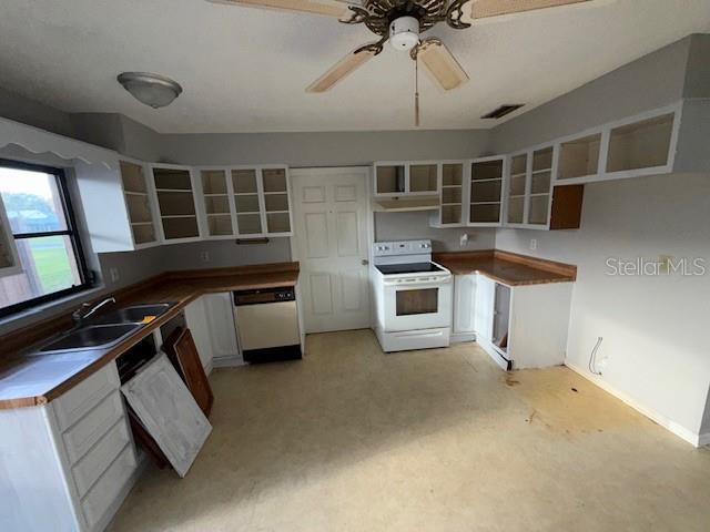 SILVER OAKS VILLAS - Residential