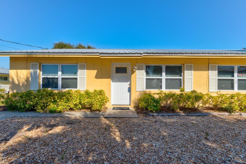 Photo of 712 Oakwood Avenue, New Smyrna Beach, FL 32169 (MLS # NS1087930)