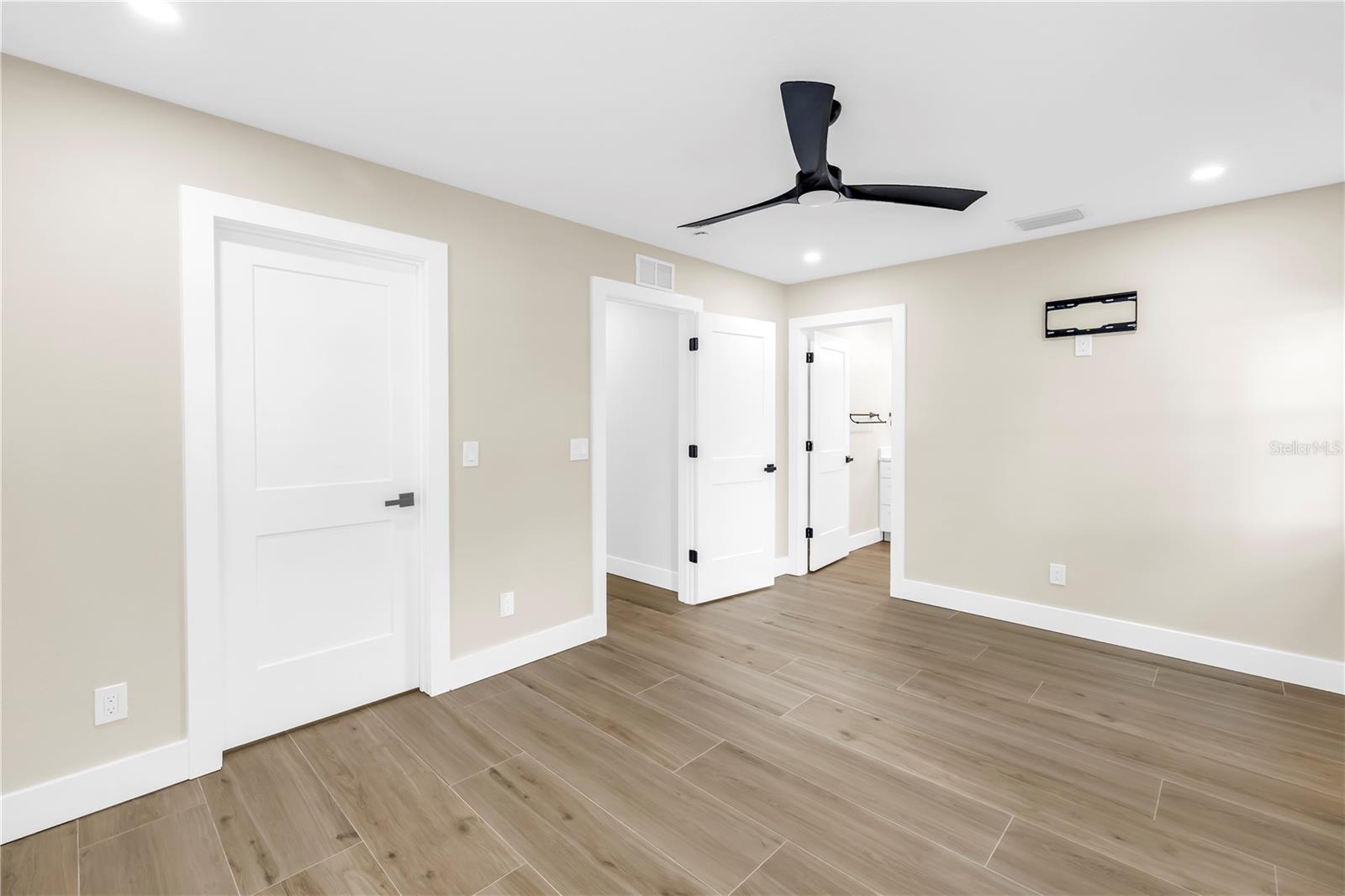 SHORE ACRES BUTTERFLY LAKE REP - Residential Lease