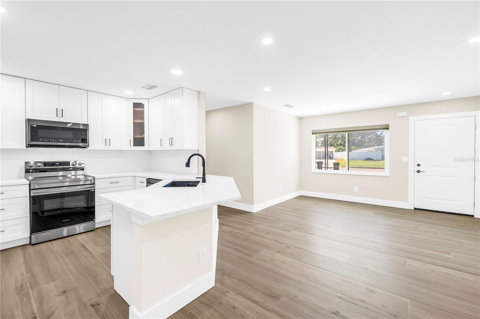 SHORE ACRES BUTTERFLY LAKE REP - Residential Lease