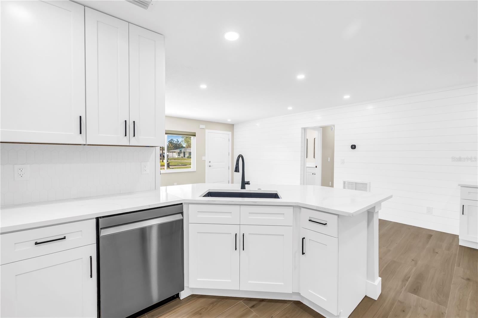 SHORE ACRES BUTTERFLY LAKE REP - Residential Lease