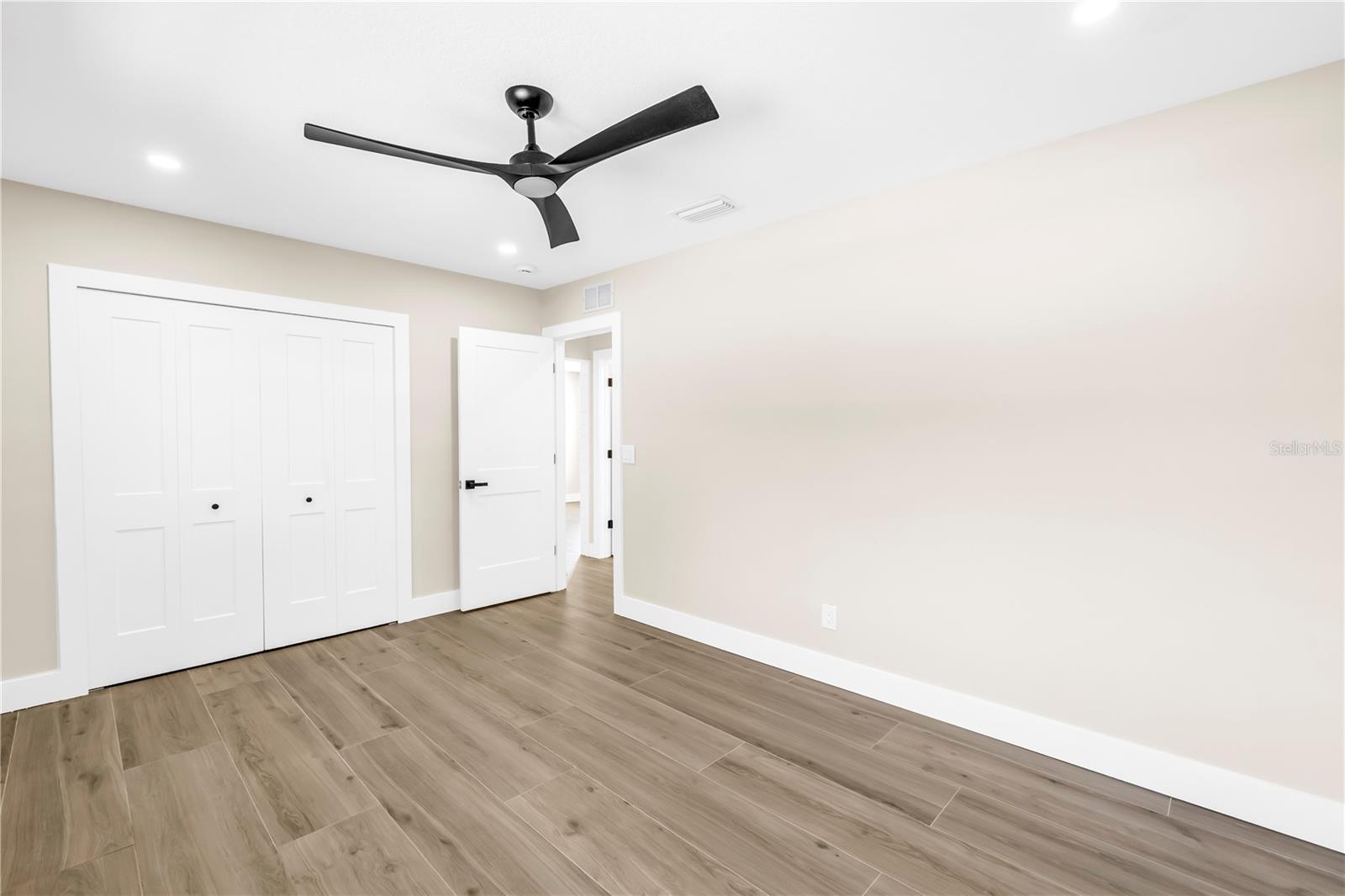 SHORE ACRES BUTTERFLY LAKE REP - Residential Lease