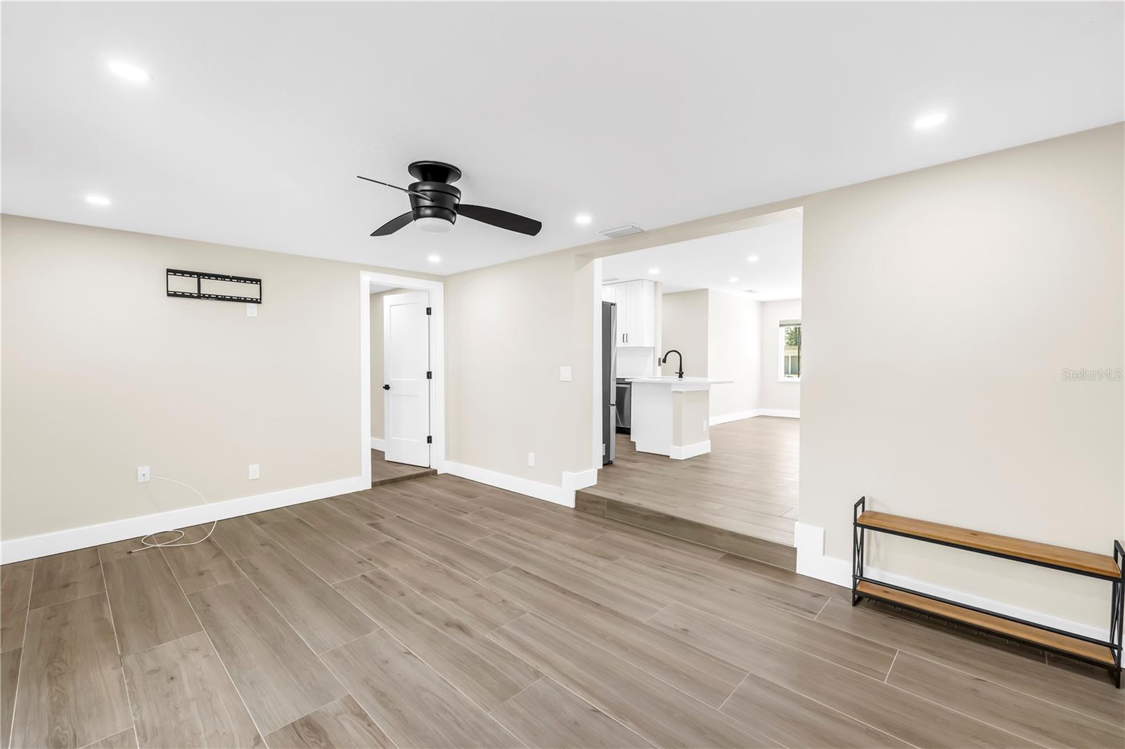 SHORE ACRES BUTTERFLY LAKE REP - Residential Lease